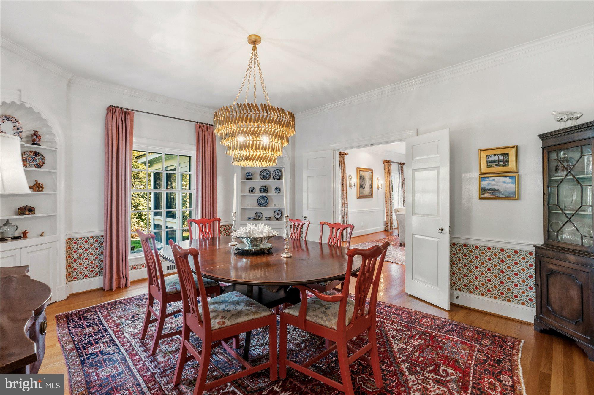 305 MANSION DRIVE