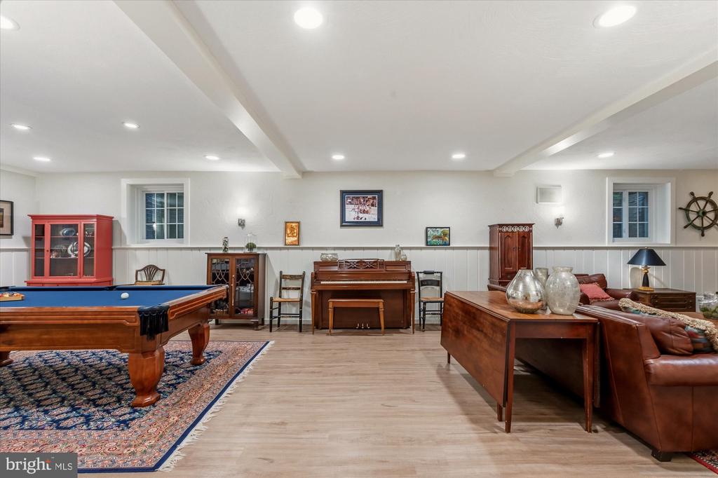 305 MANSION DRIVE