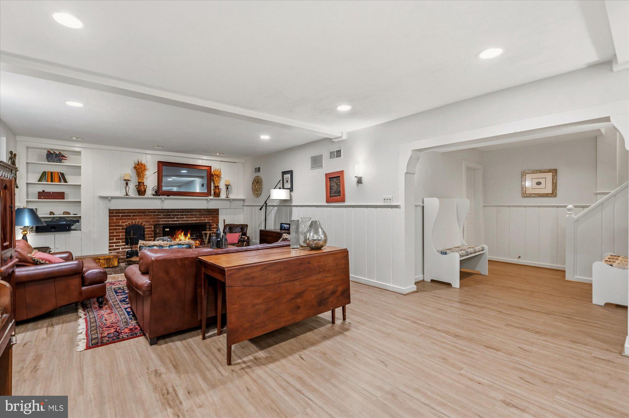 305 MANSION DRIVE