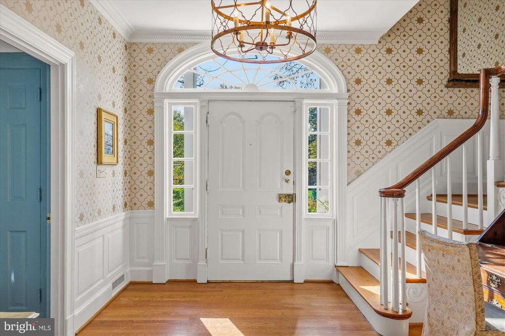 305 MANSION DRIVE