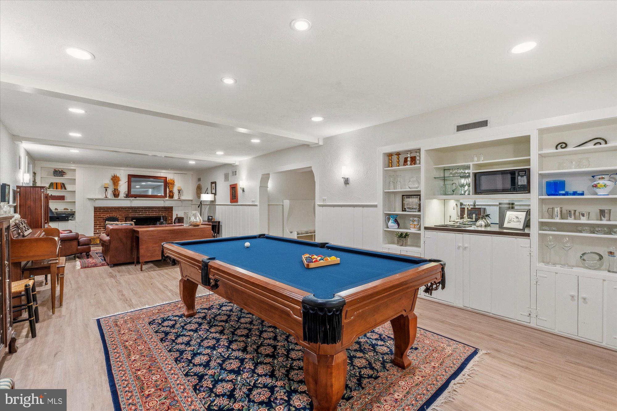 305 MANSION DRIVE