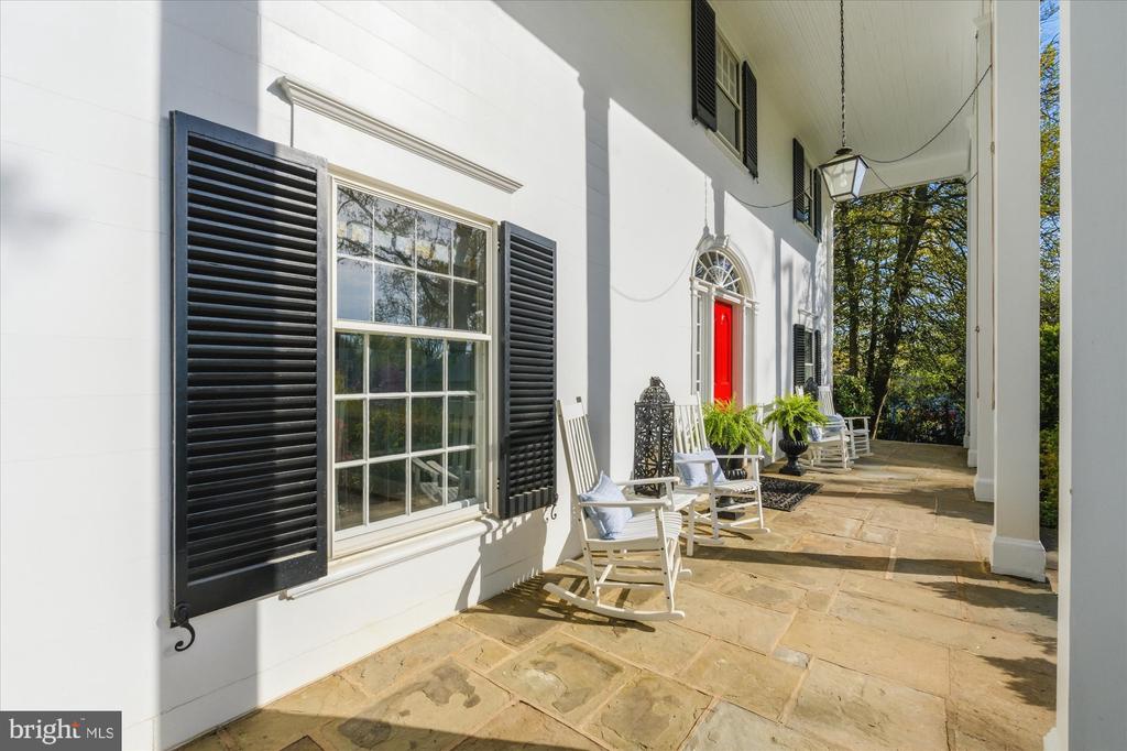 305 MANSION DRIVE