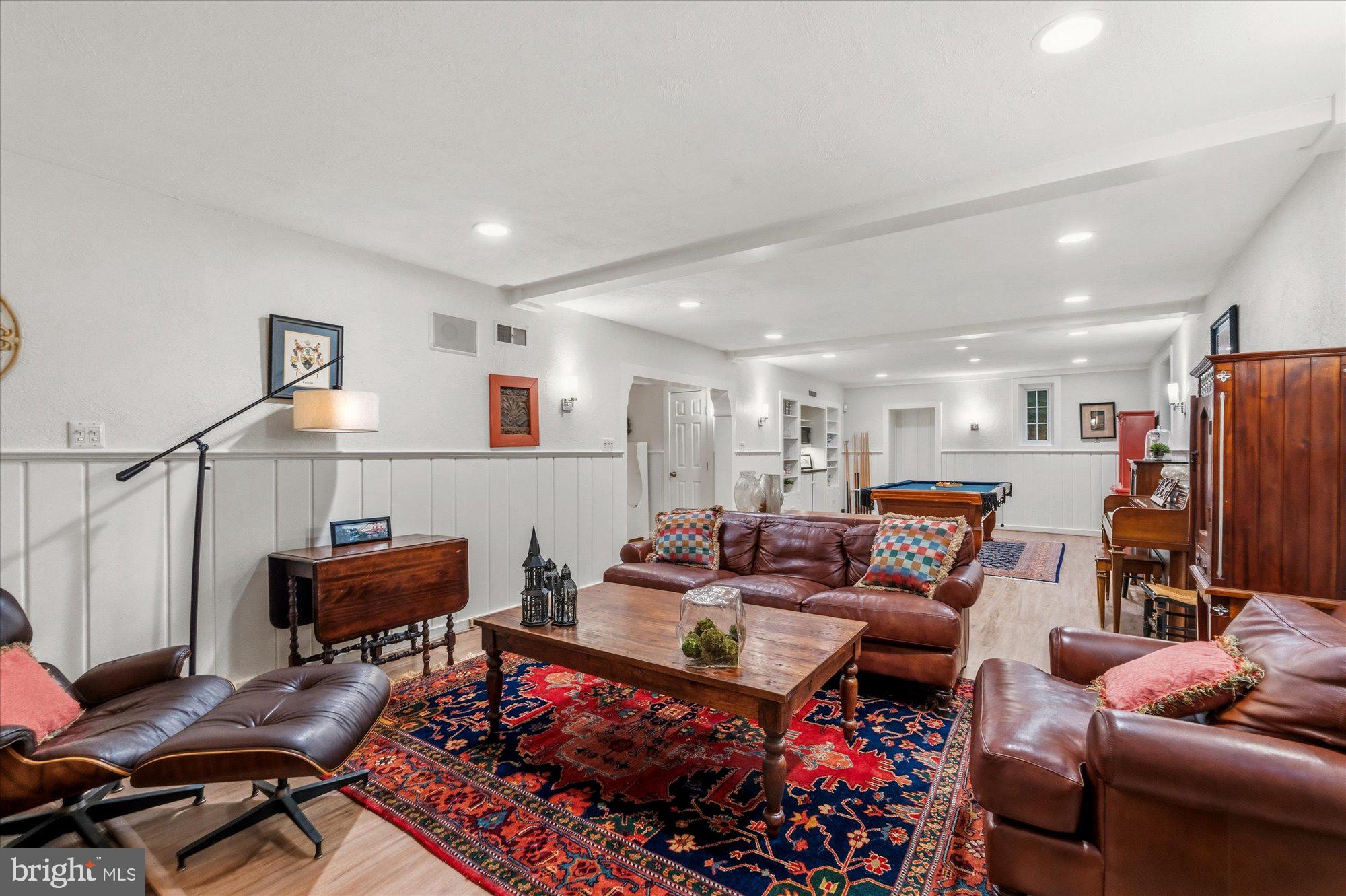 305 MANSION DRIVE