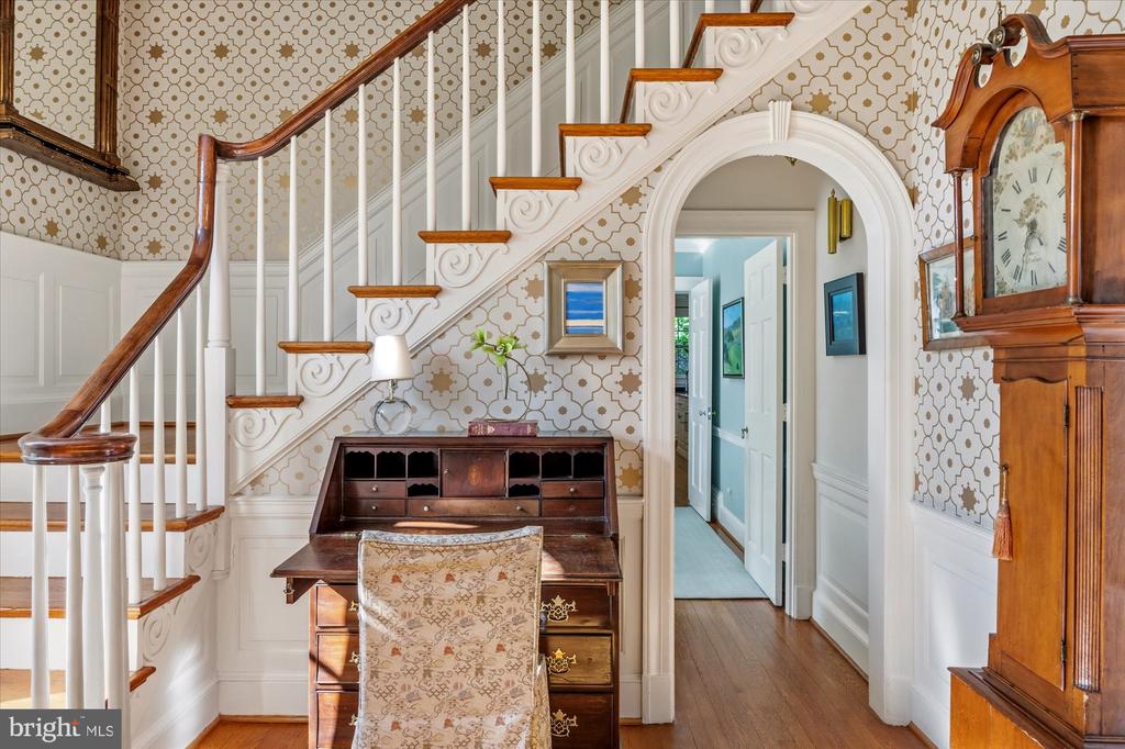 305 MANSION DRIVE