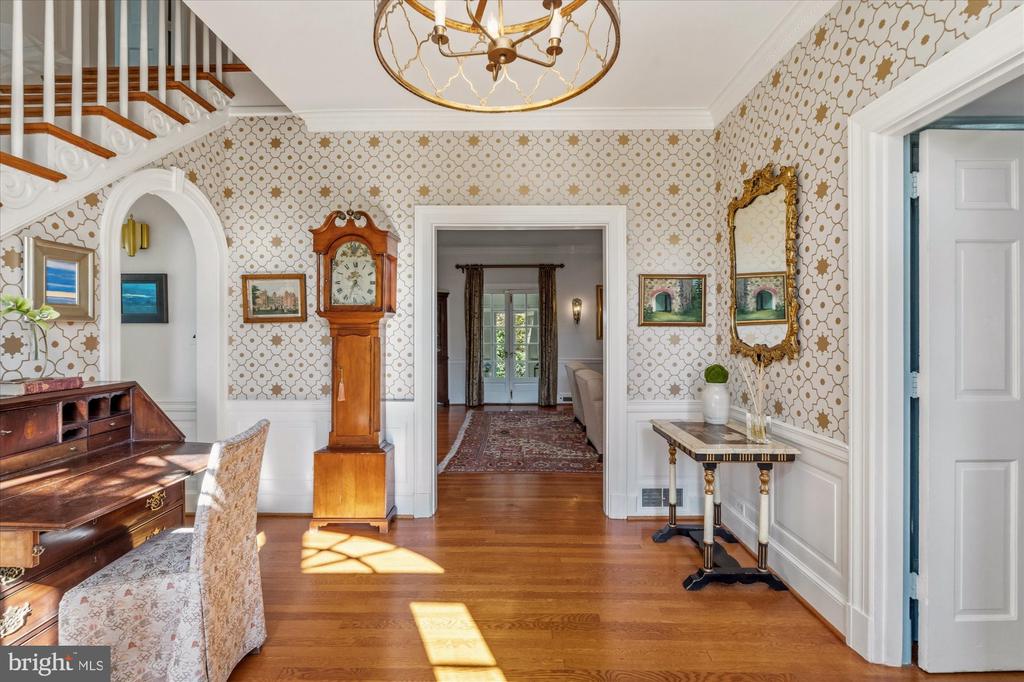 305 MANSION DRIVE