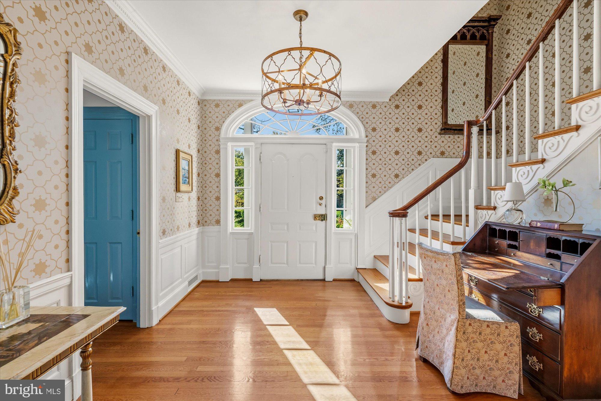 305 MANSION DRIVE