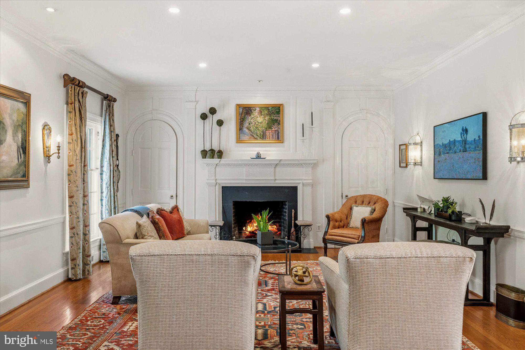 305 MANSION DRIVE