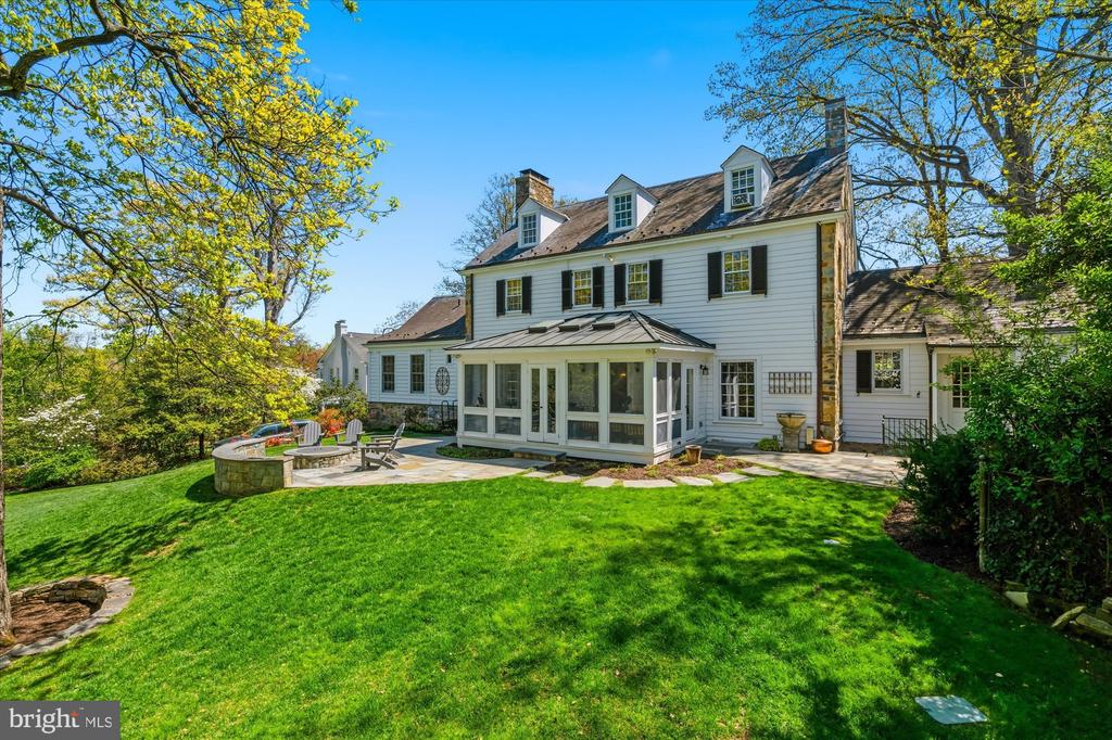 305 MANSION DRIVE