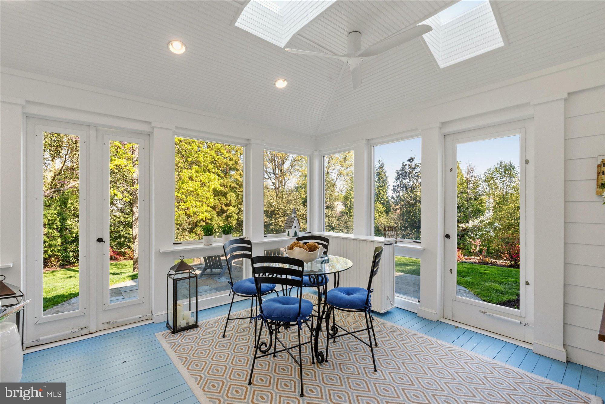 305 MANSION DRIVE