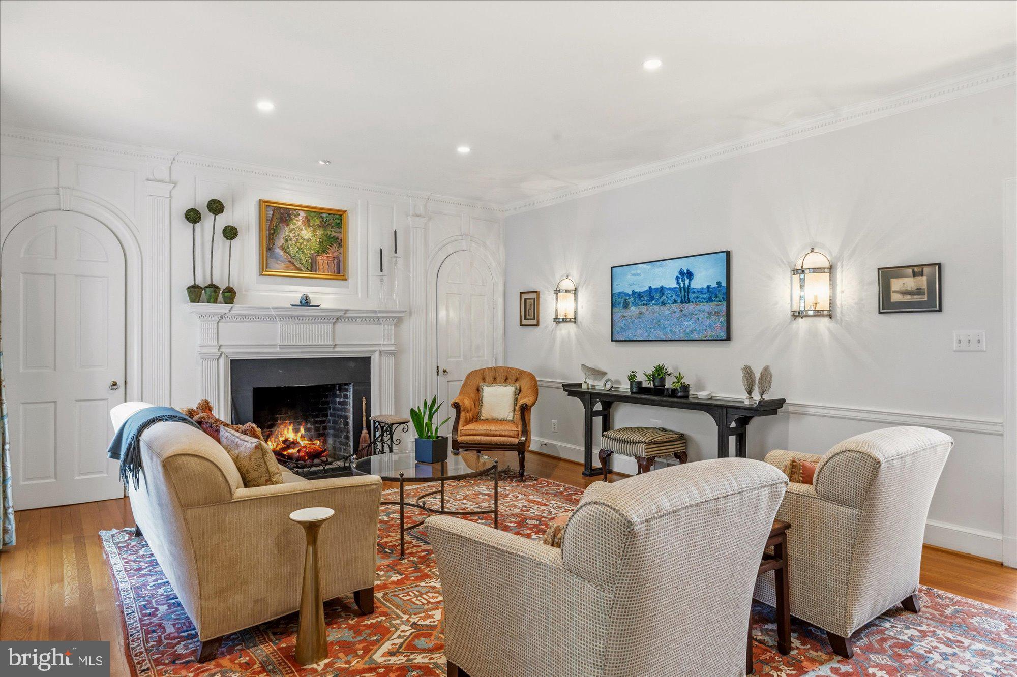 305 MANSION DRIVE