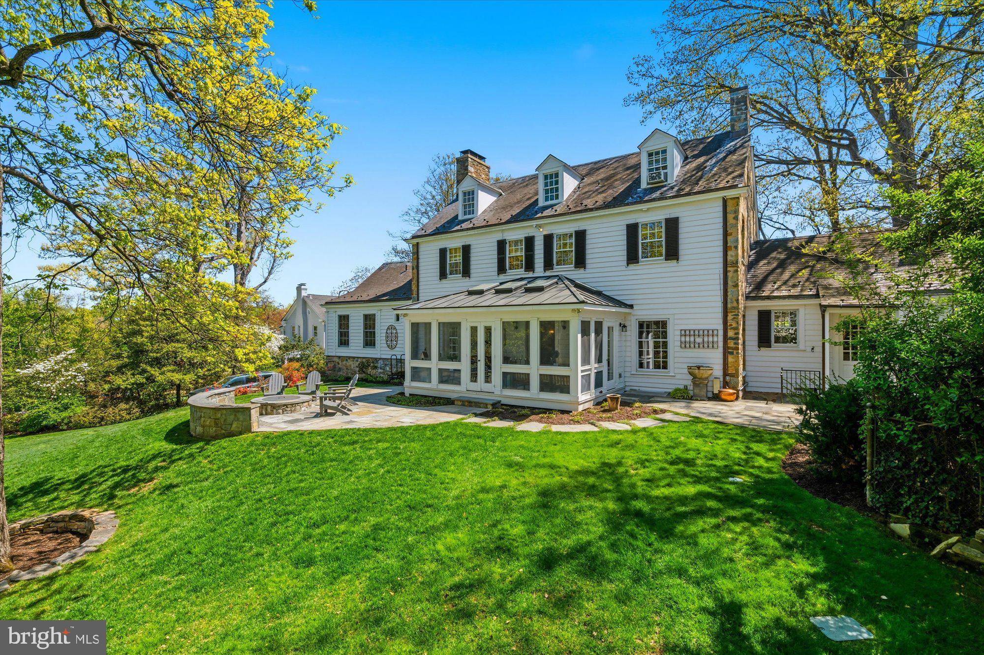 305 MANSION DRIVE