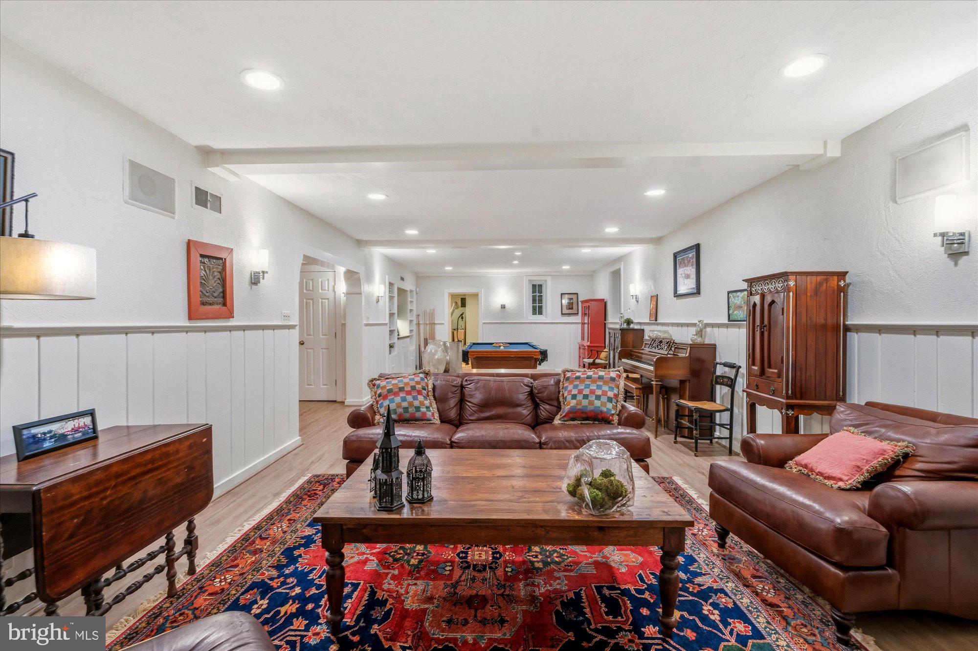 305 MANSION DRIVE