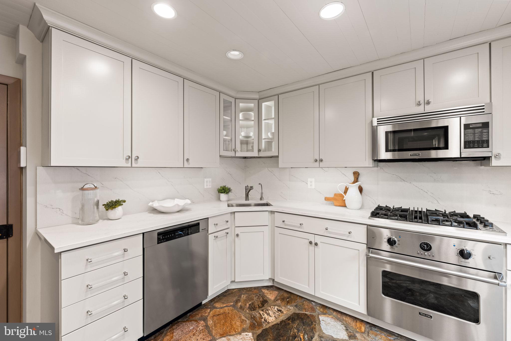 403 S FAIRFAX STREET