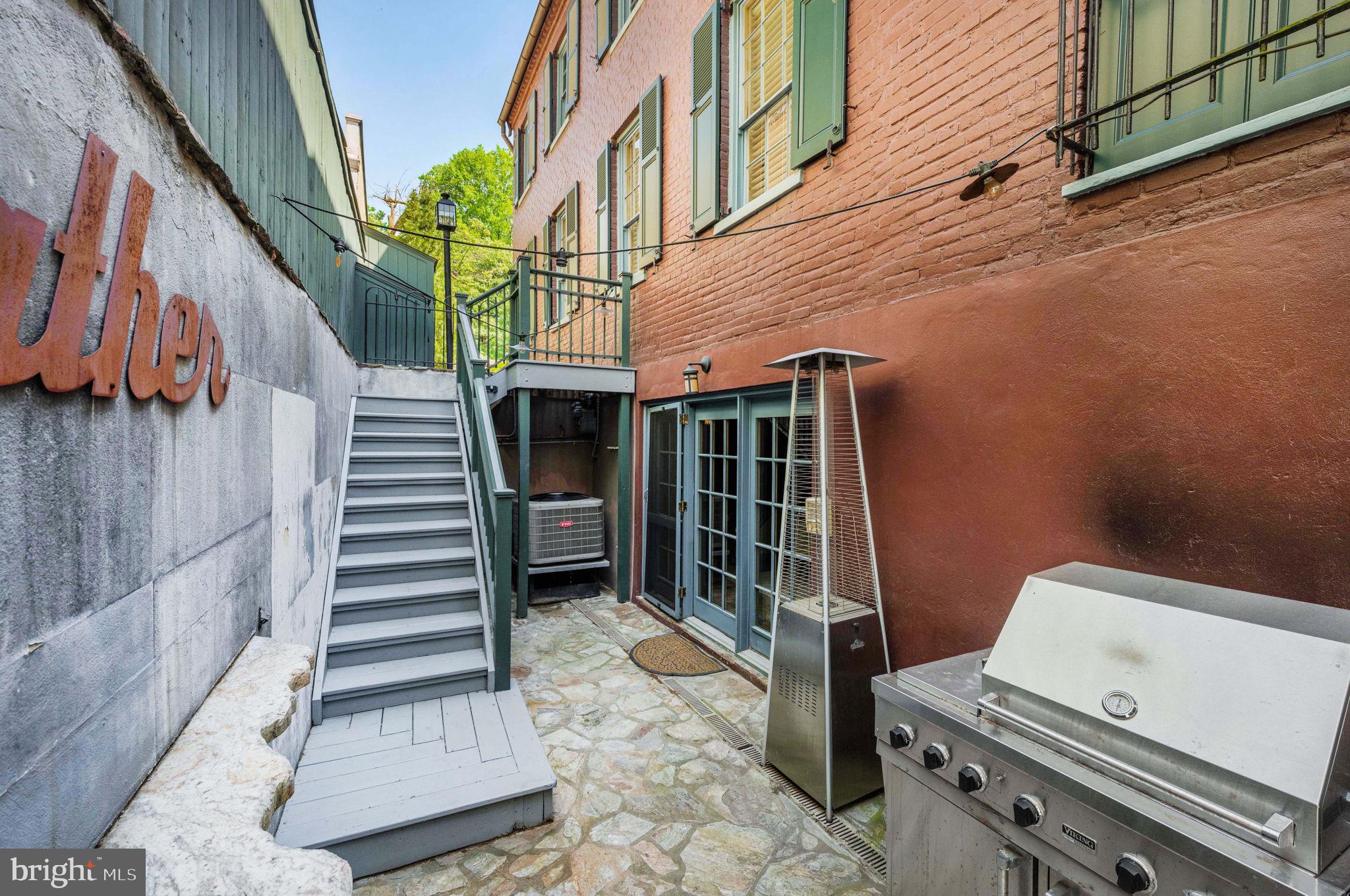 403 S FAIRFAX STREET