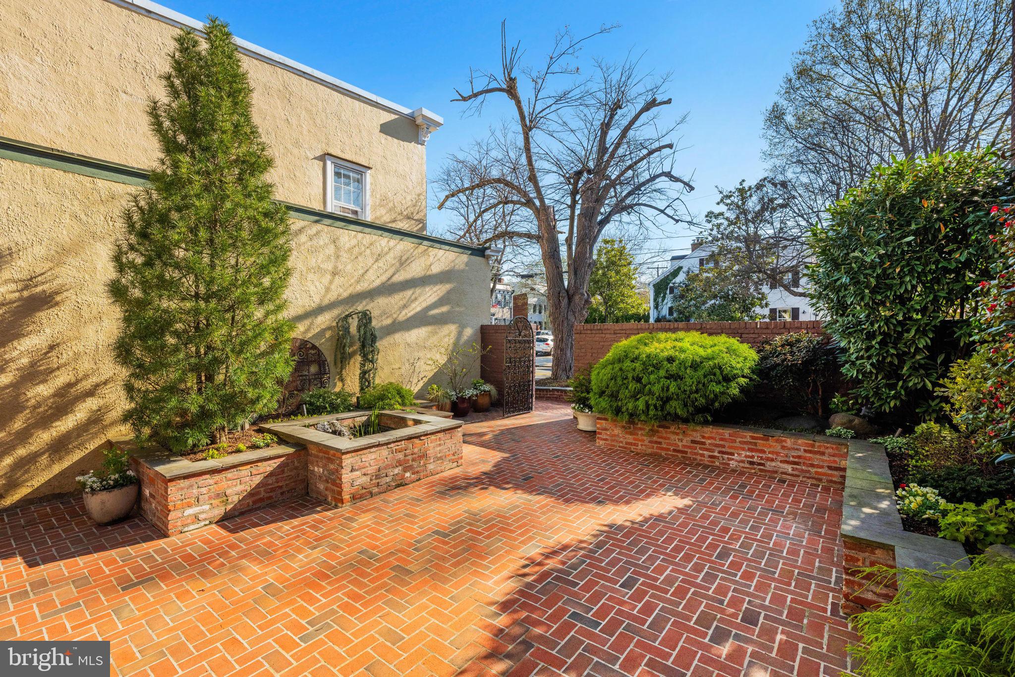 403 S FAIRFAX STREET