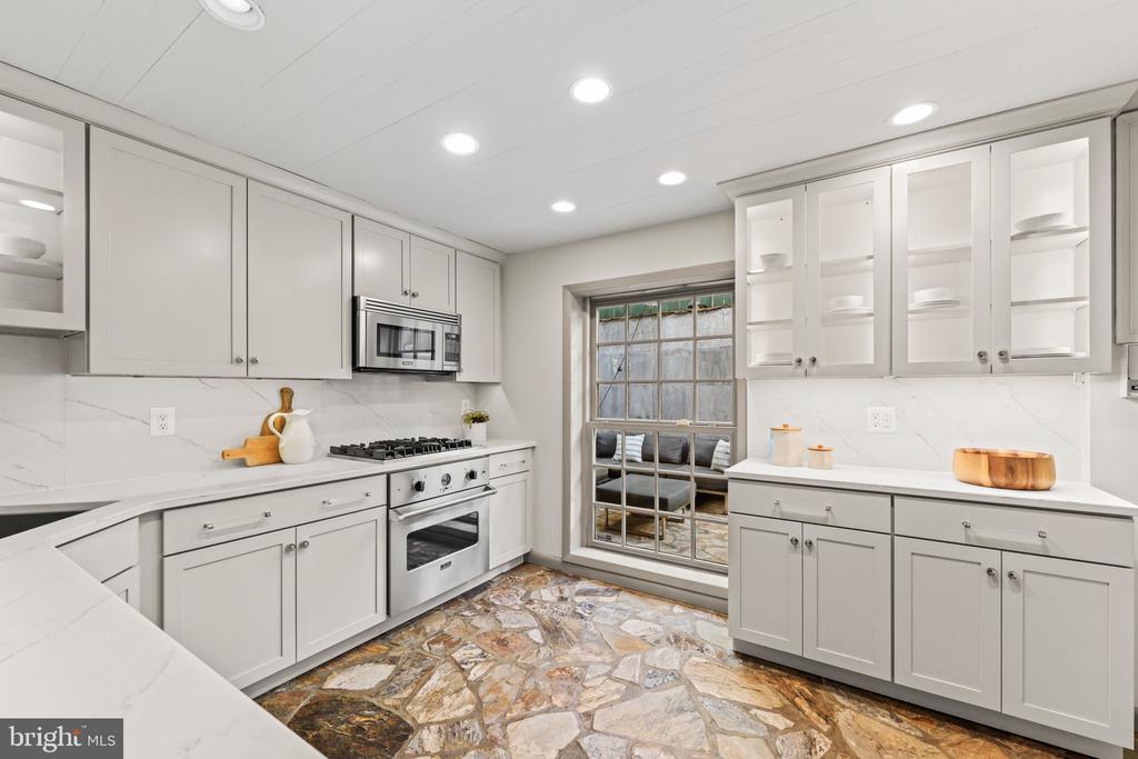 403 S FAIRFAX STREET
