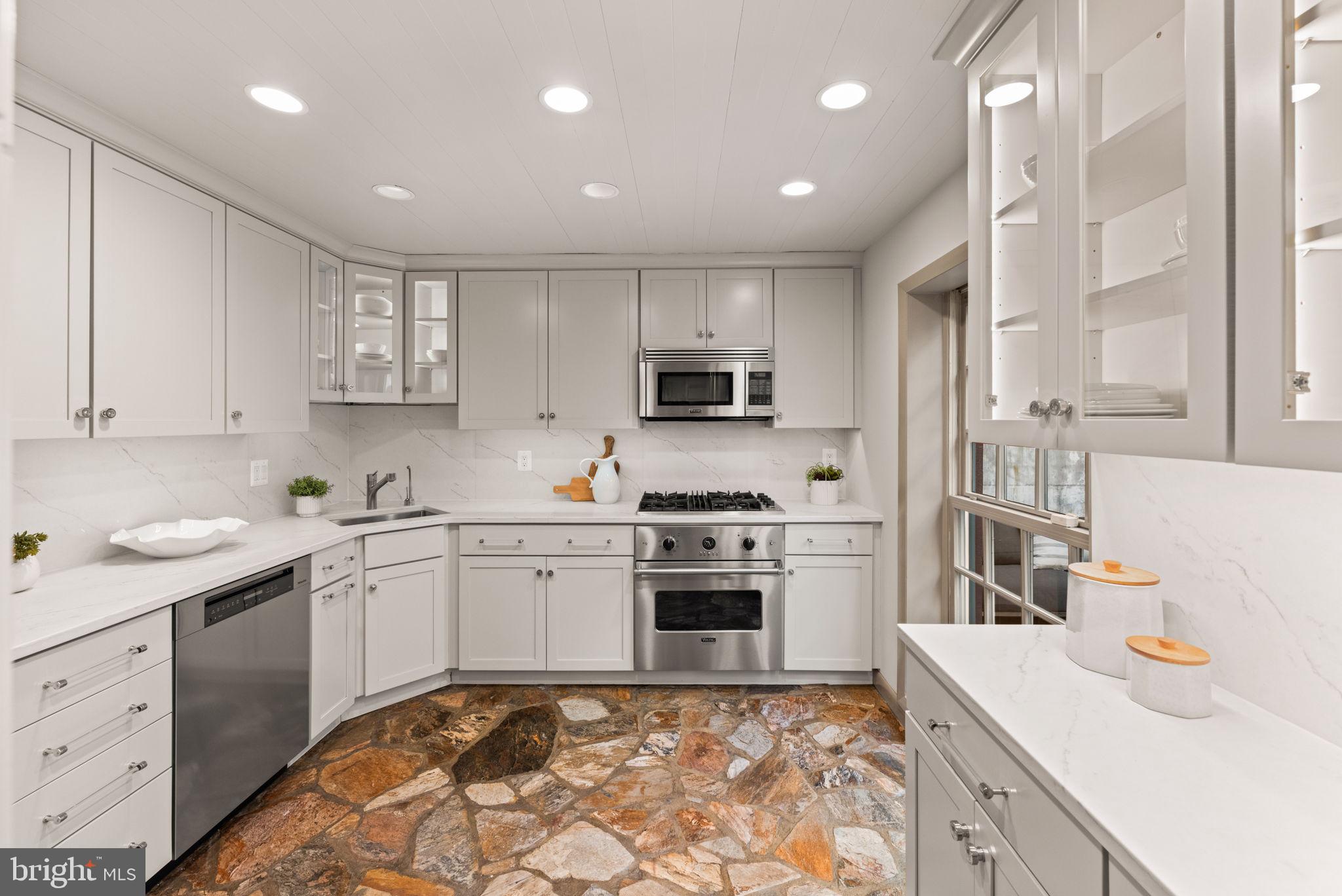 403 S FAIRFAX STREET