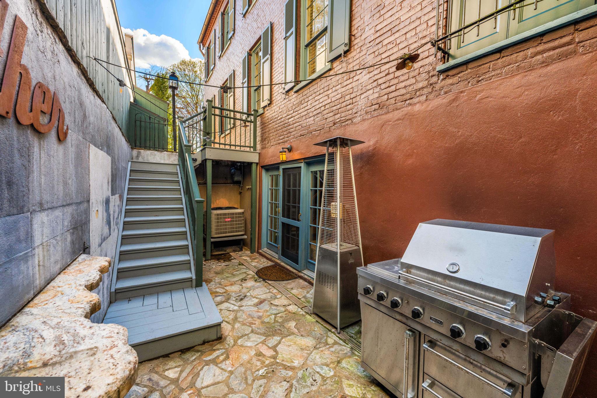 403 S FAIRFAX STREET