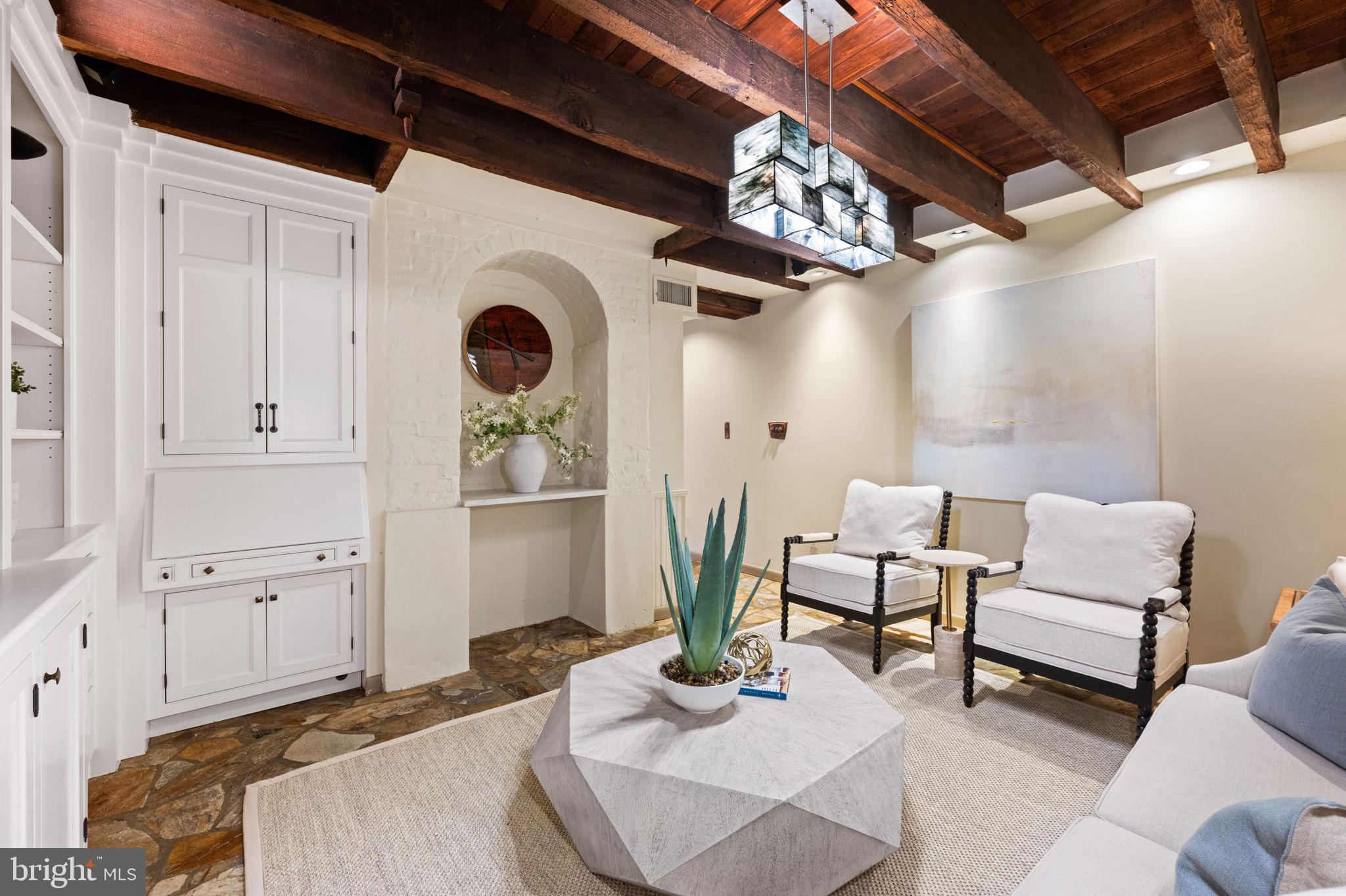 403 S FAIRFAX STREET