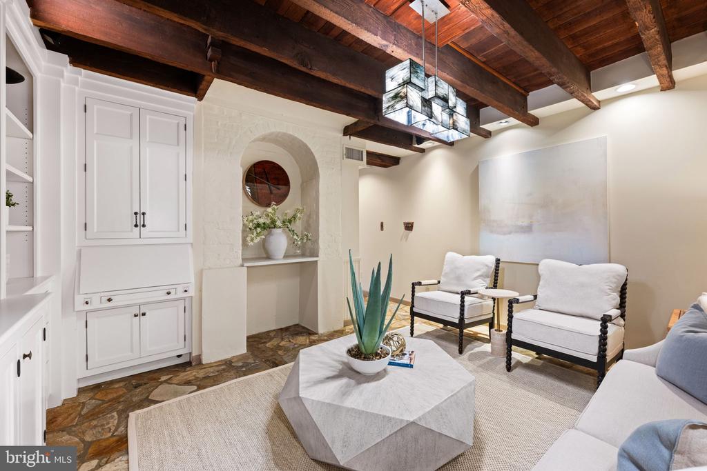 403 S FAIRFAX STREET