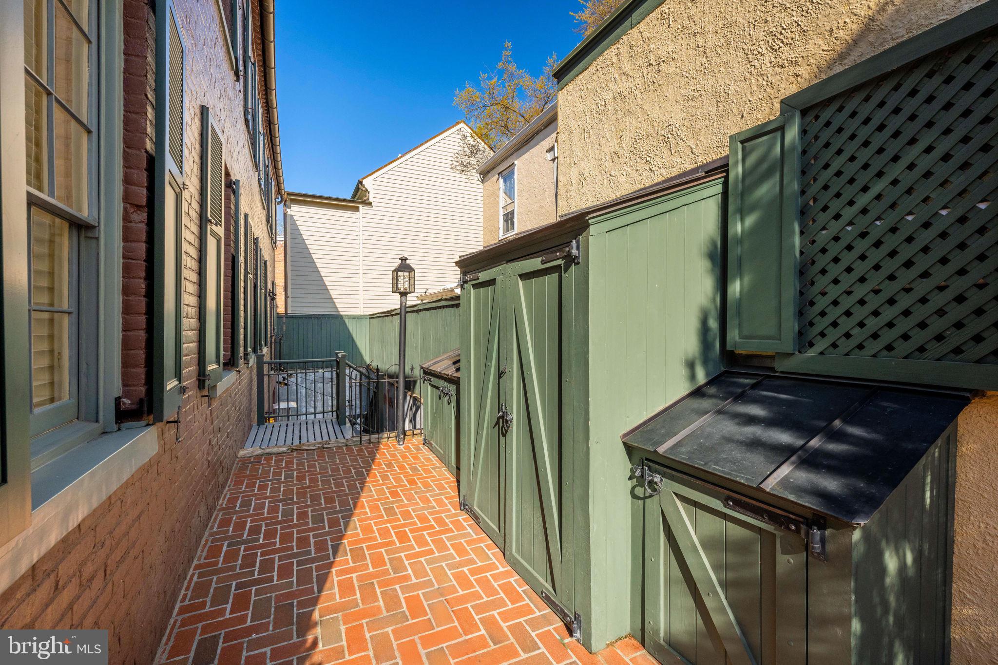 403 S FAIRFAX STREET