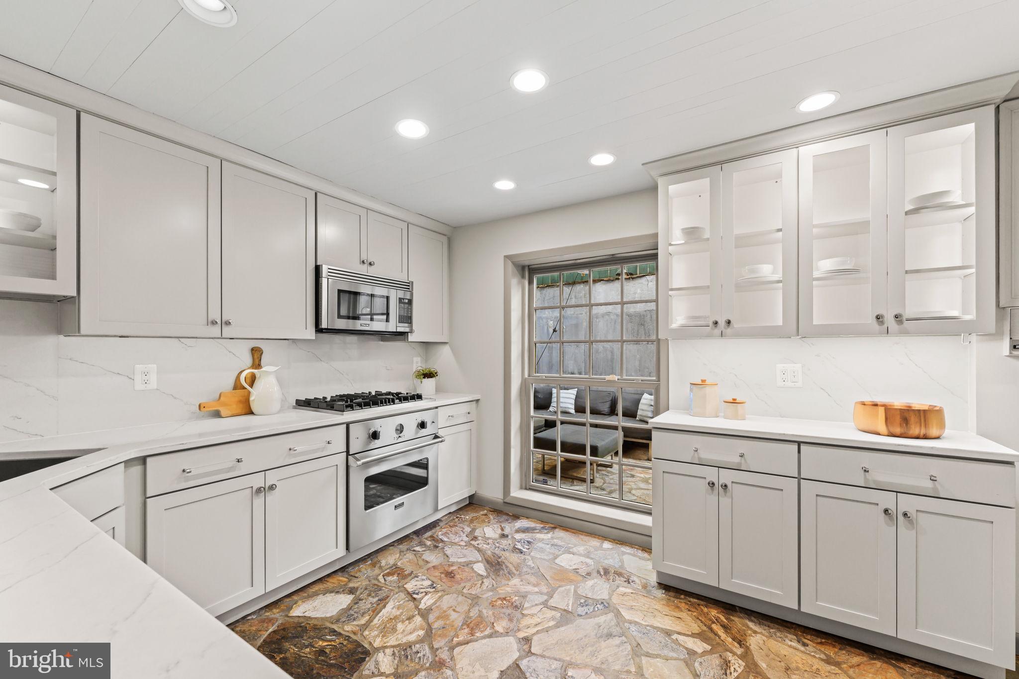 403 S FAIRFAX STREET