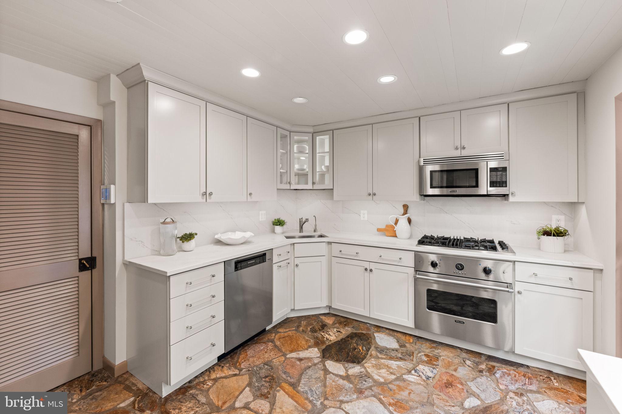 403 S FAIRFAX STREET