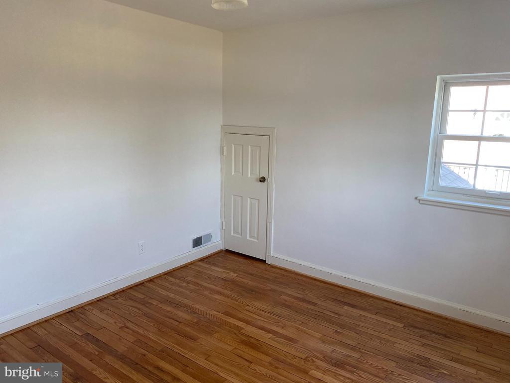 716 OVERLOOK DRIVE N