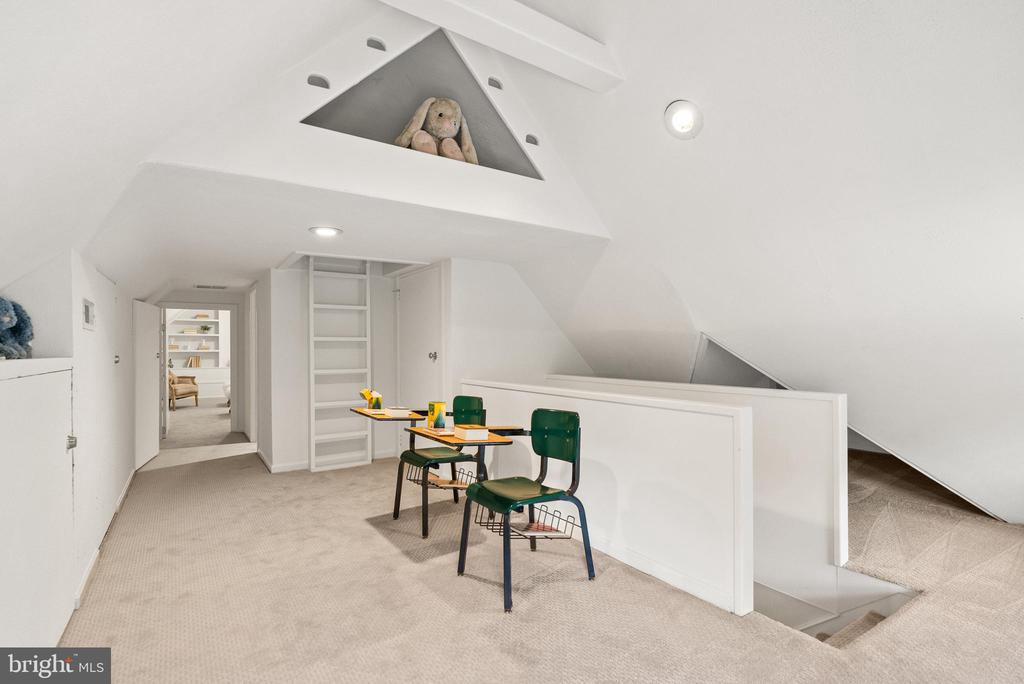 2307 RUSSELL ROAD