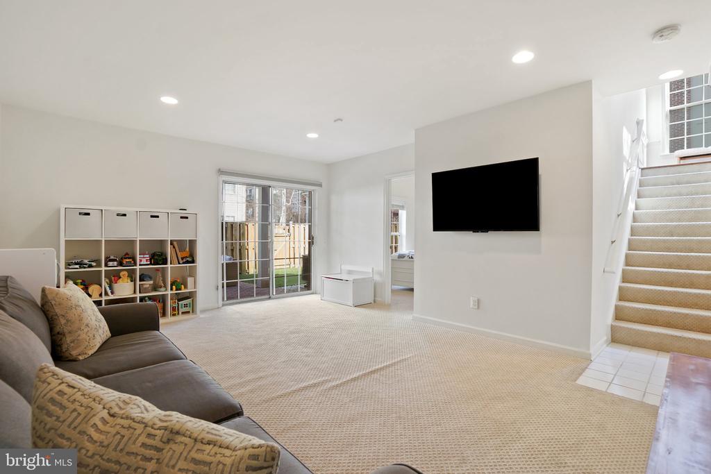 2412 GRETTER PLACE