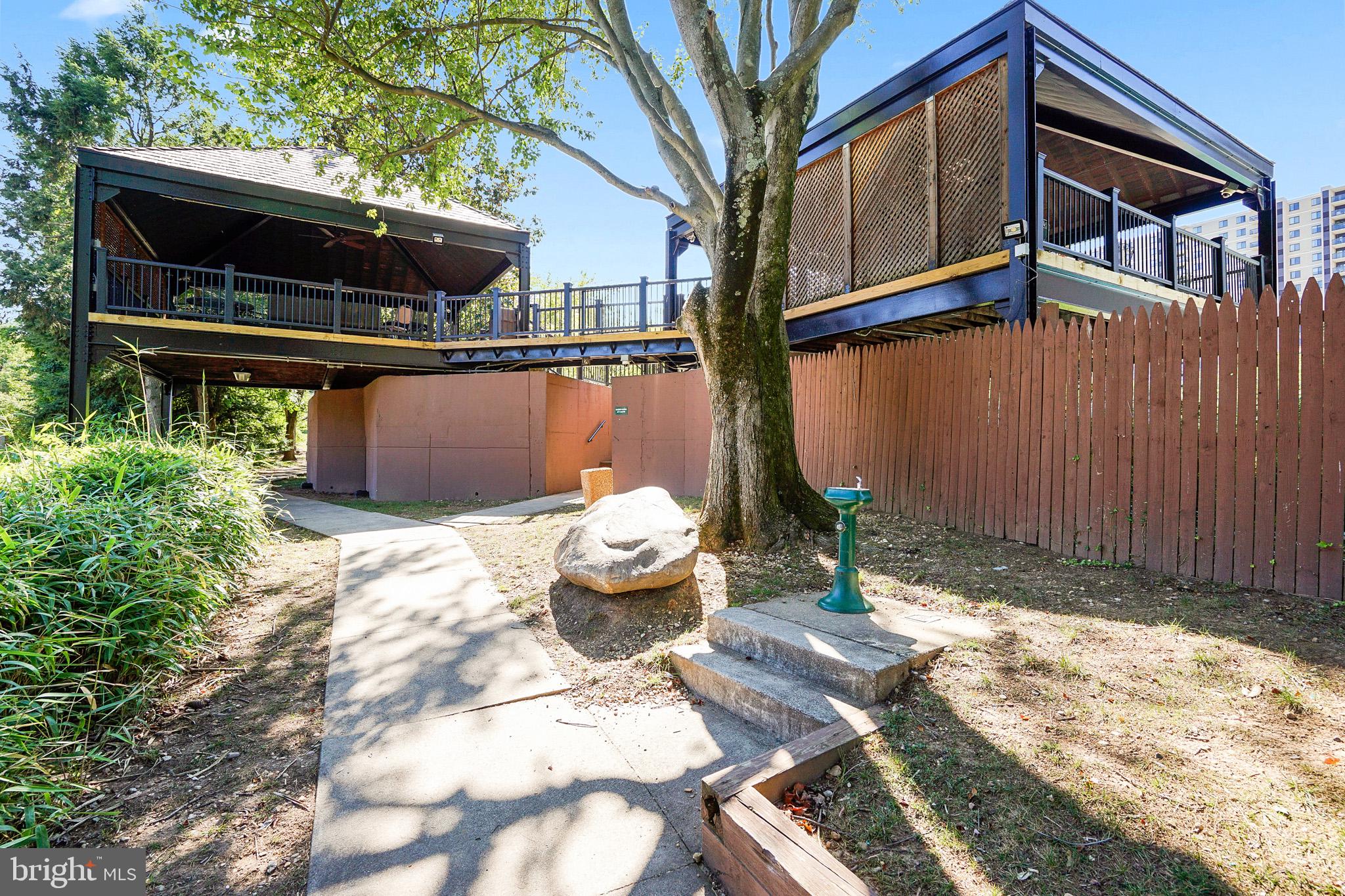 307 YOAKUM PARKWAY 1722