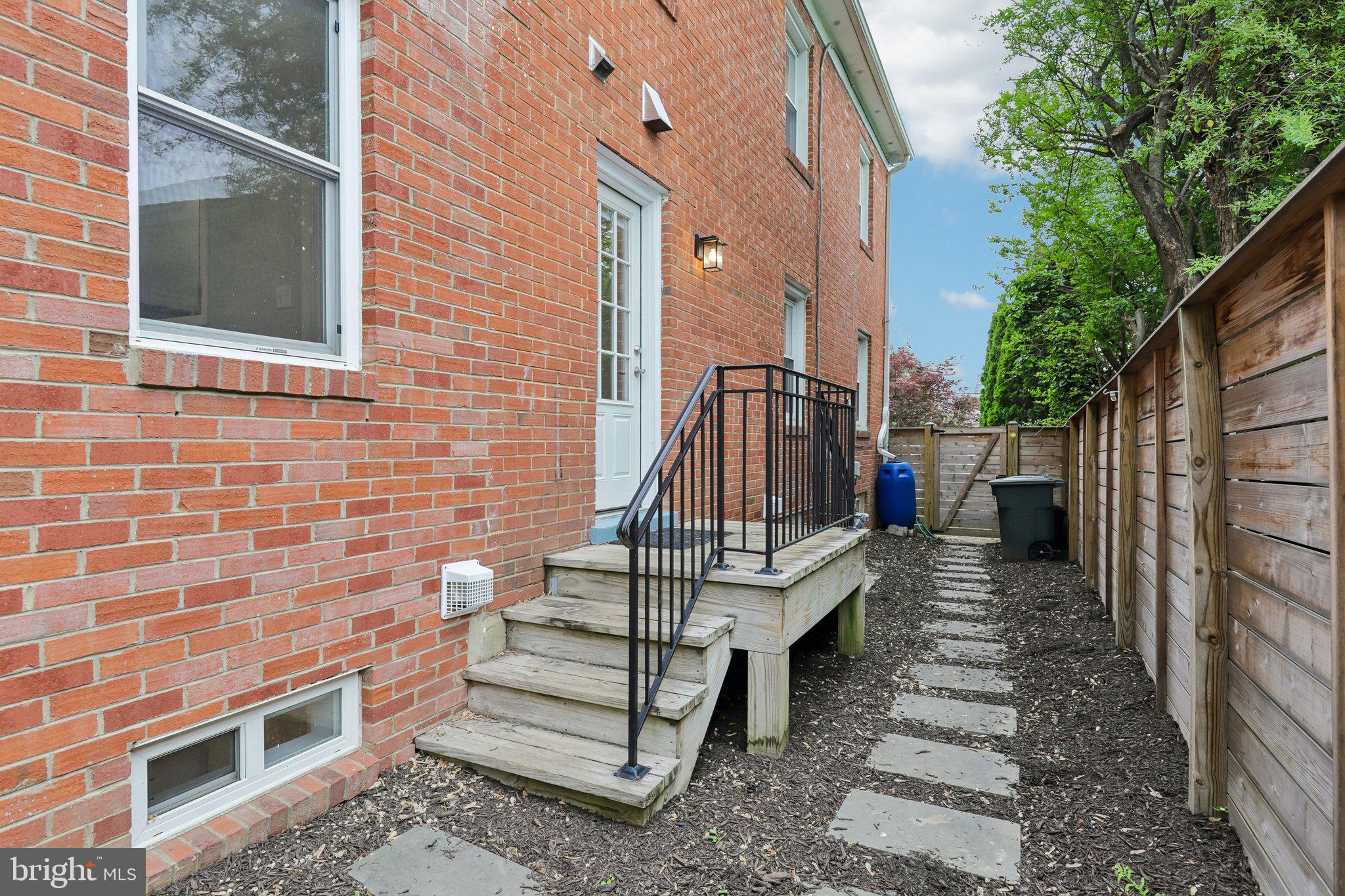 305 ASHBY STREET