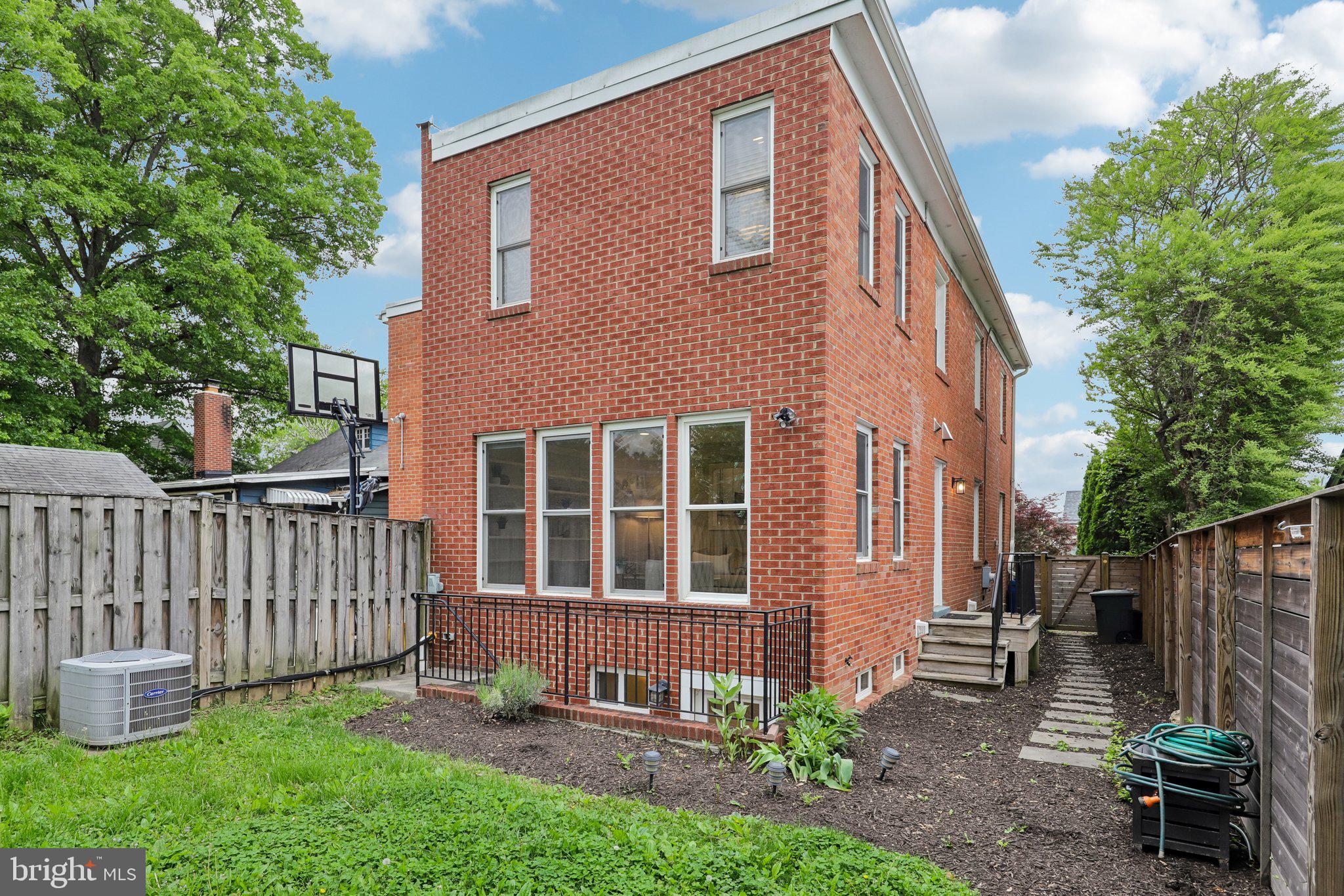 305 ASHBY STREET