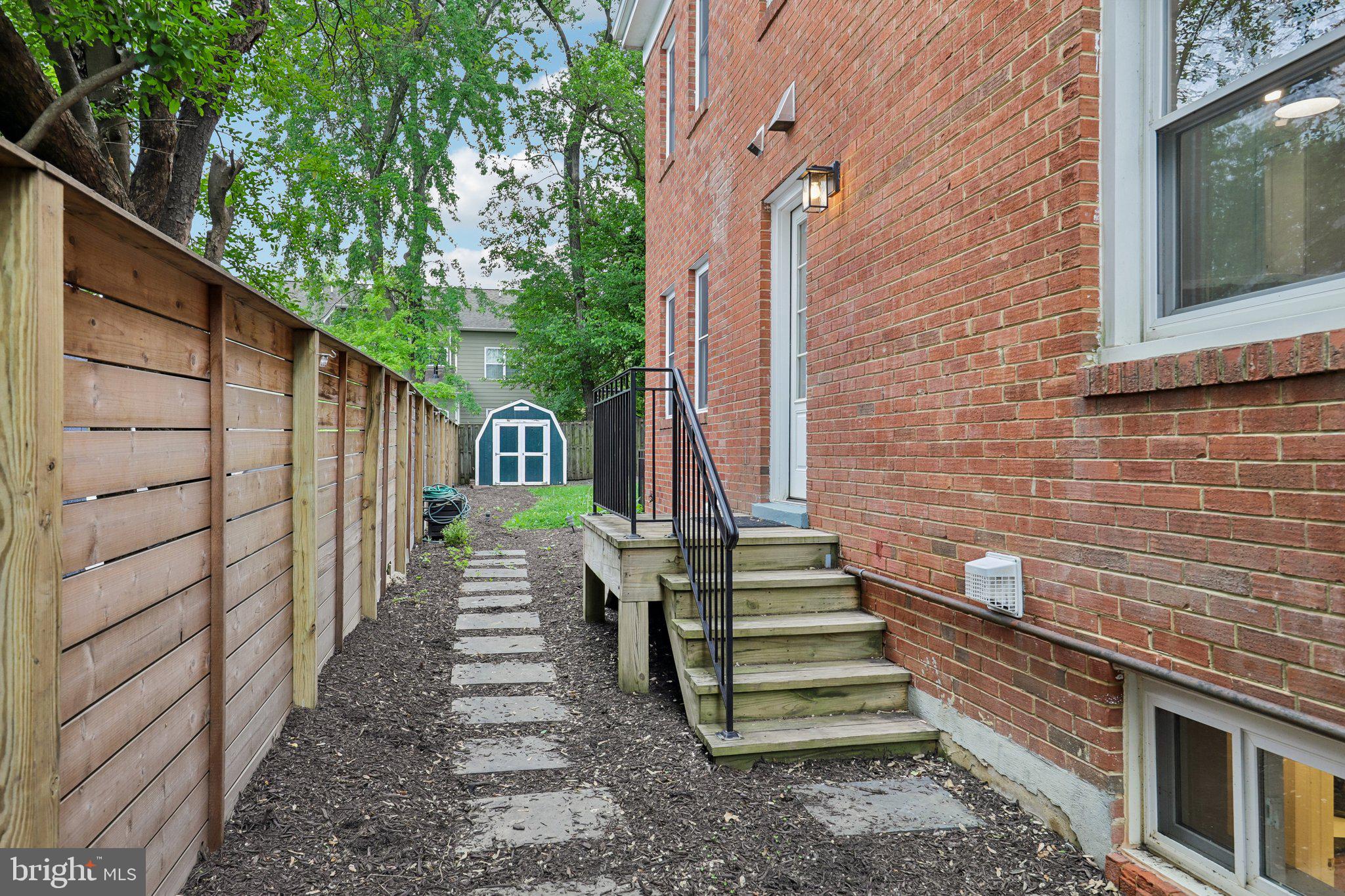 305 ASHBY STREET