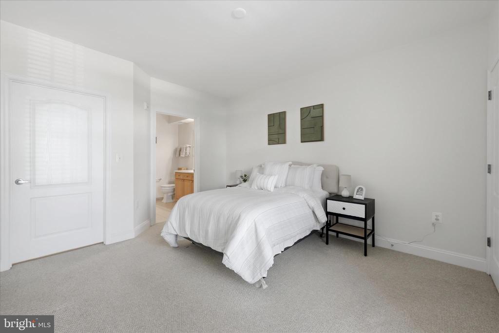 1115 CAMERON STREET 213