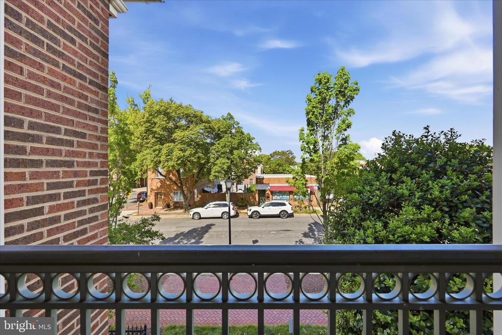 1115 CAMERON STREET 213