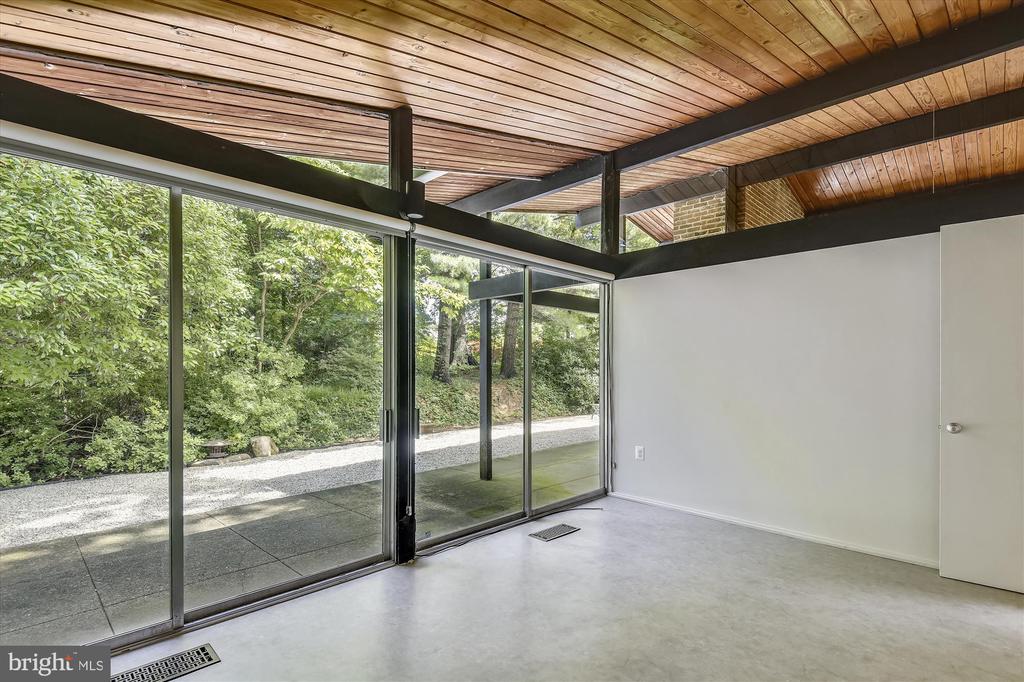 400 W WINDSOR AVENUE