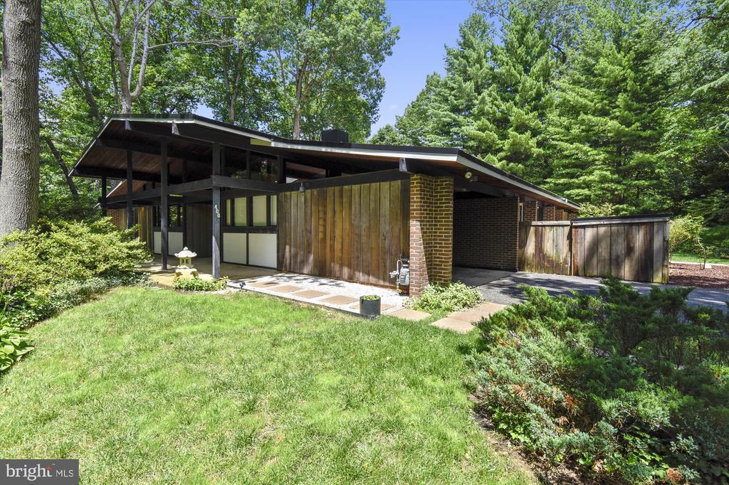 400 W WINDSOR AVENUE