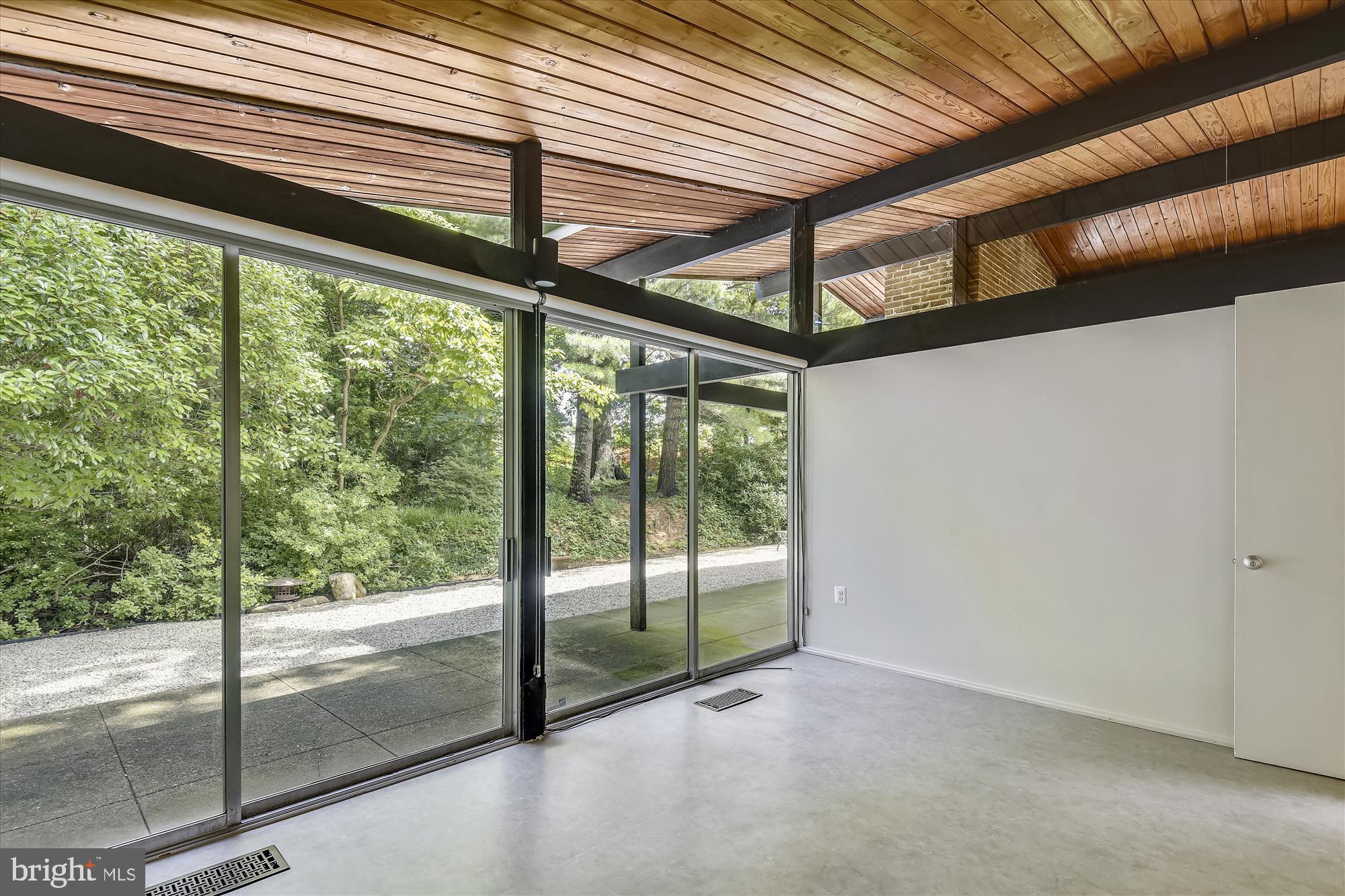 400 W WINDSOR AVENUE