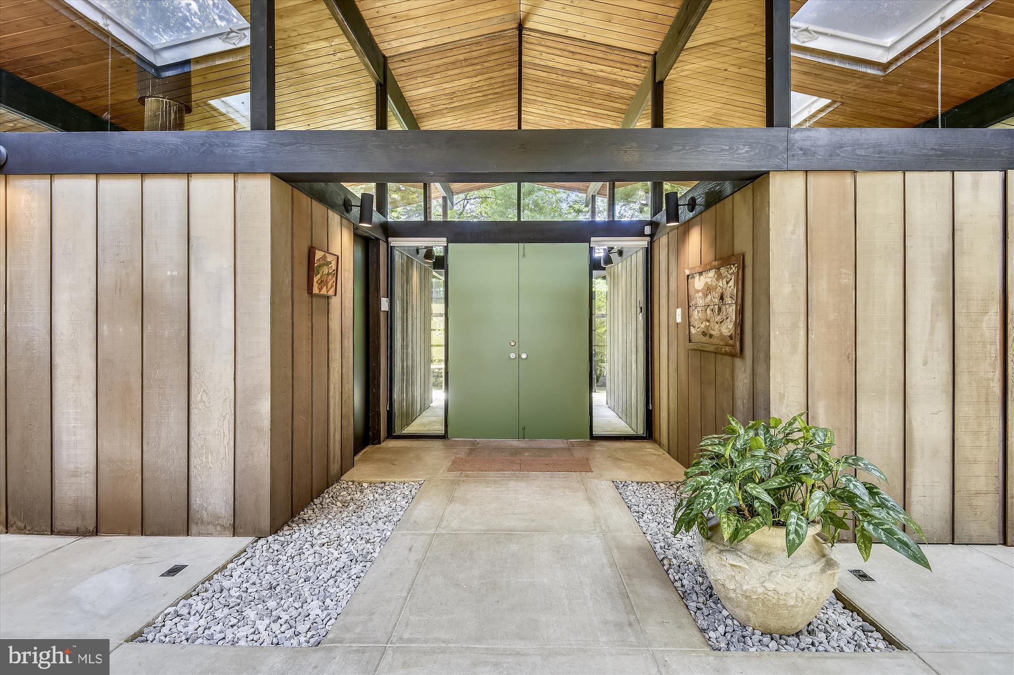 400 W WINDSOR AVENUE