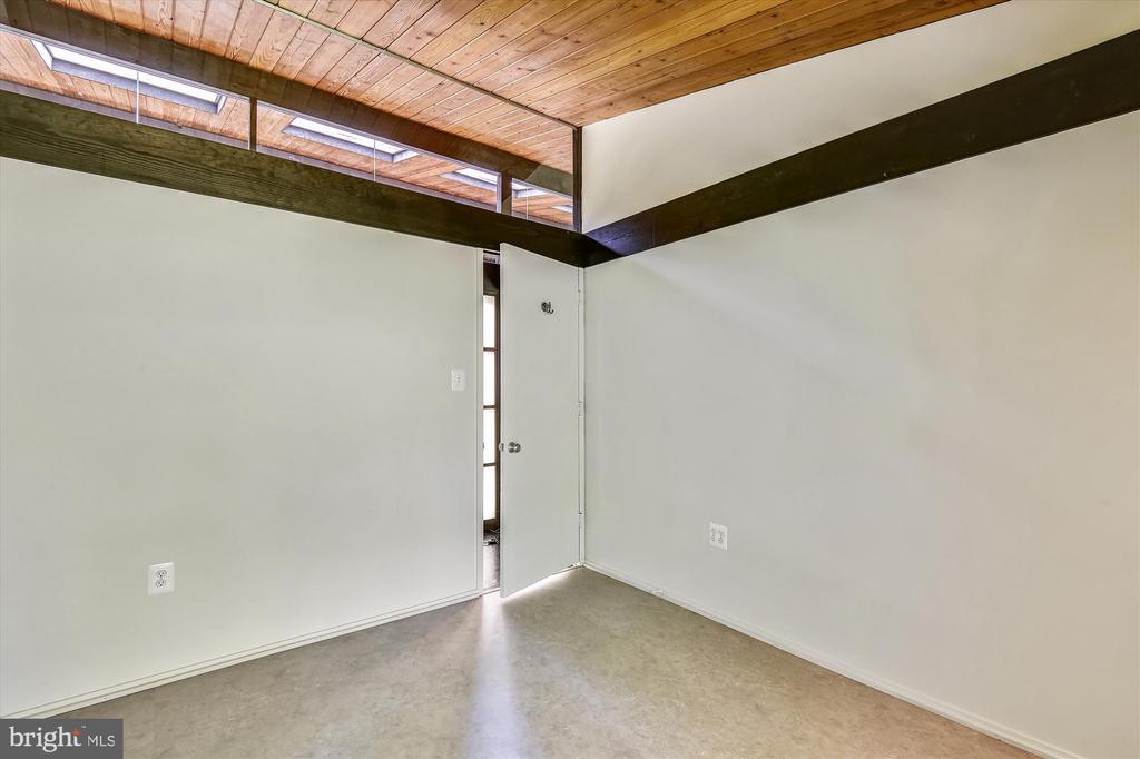 400 W WINDSOR AVENUE