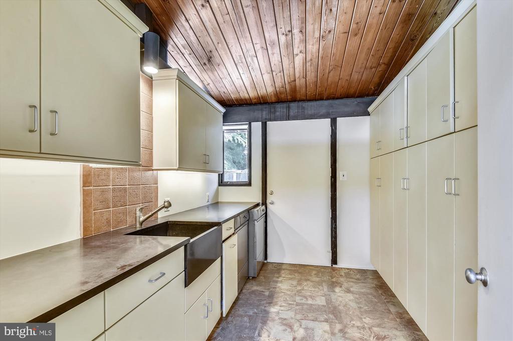 400 W WINDSOR AVENUE