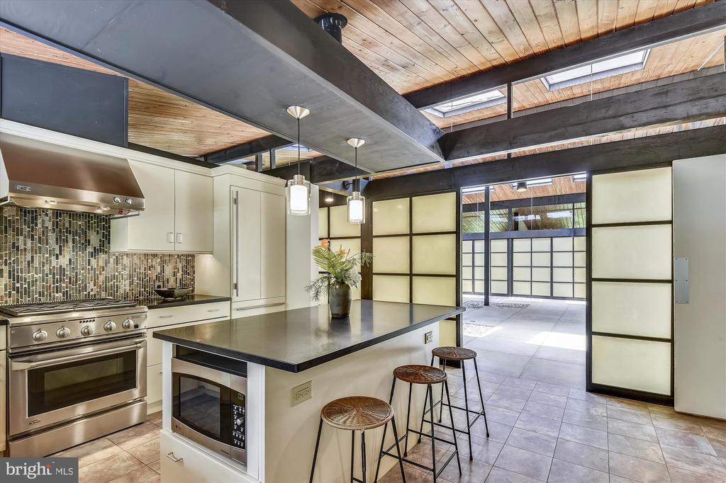 400 W WINDSOR AVENUE