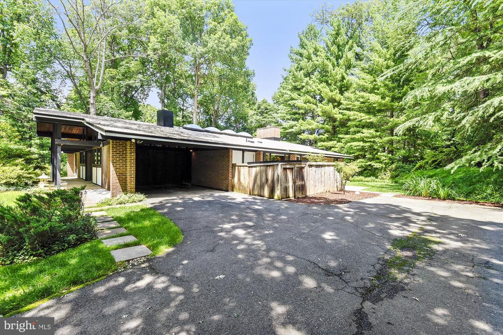 400 W WINDSOR AVENUE