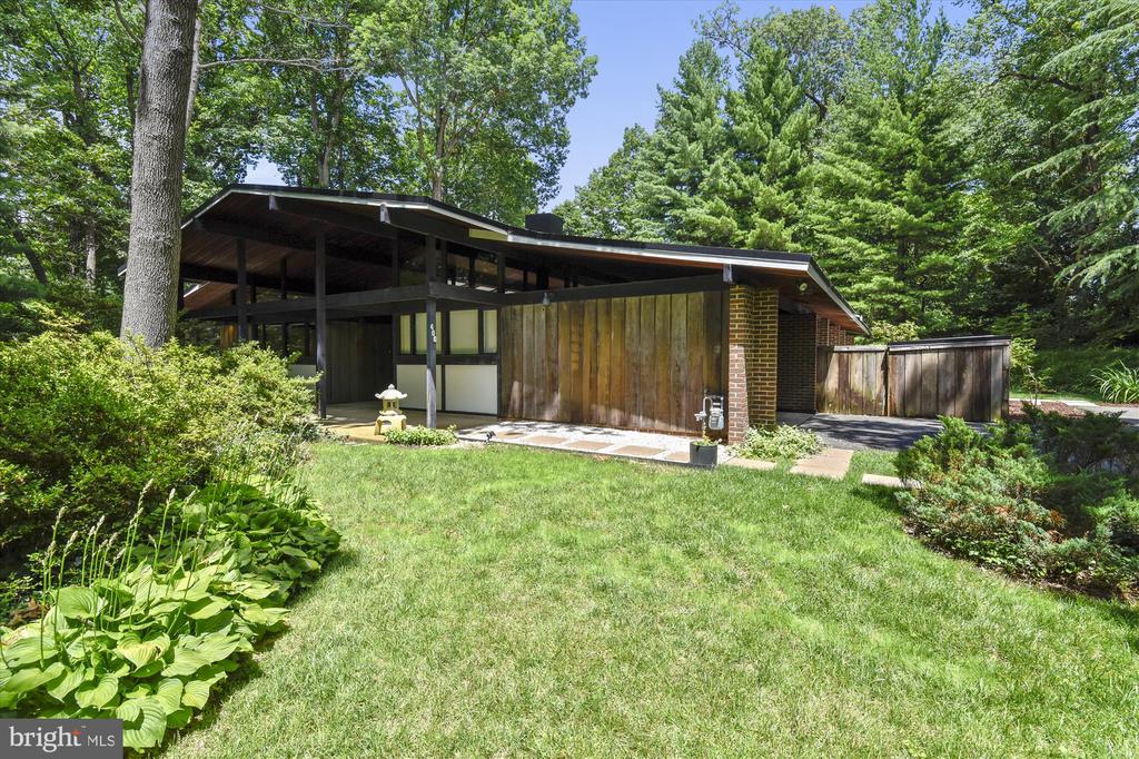 400 W WINDSOR AVENUE
