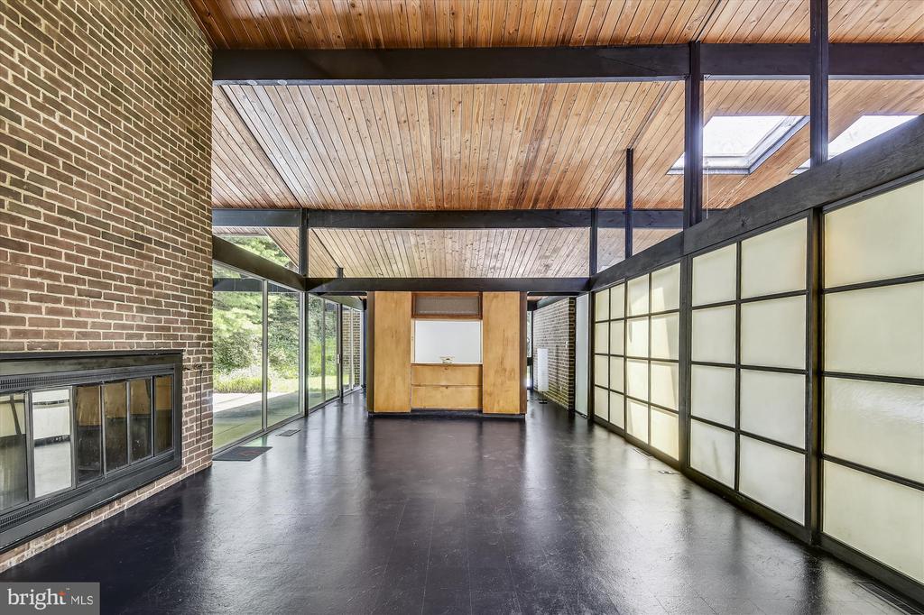 400 W WINDSOR AVENUE