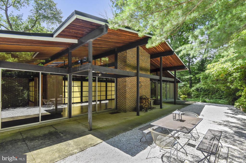 400 W WINDSOR AVENUE