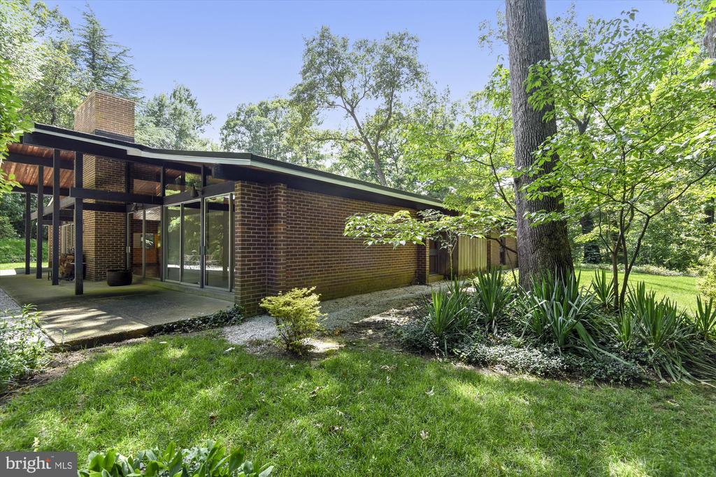 400 W WINDSOR AVENUE