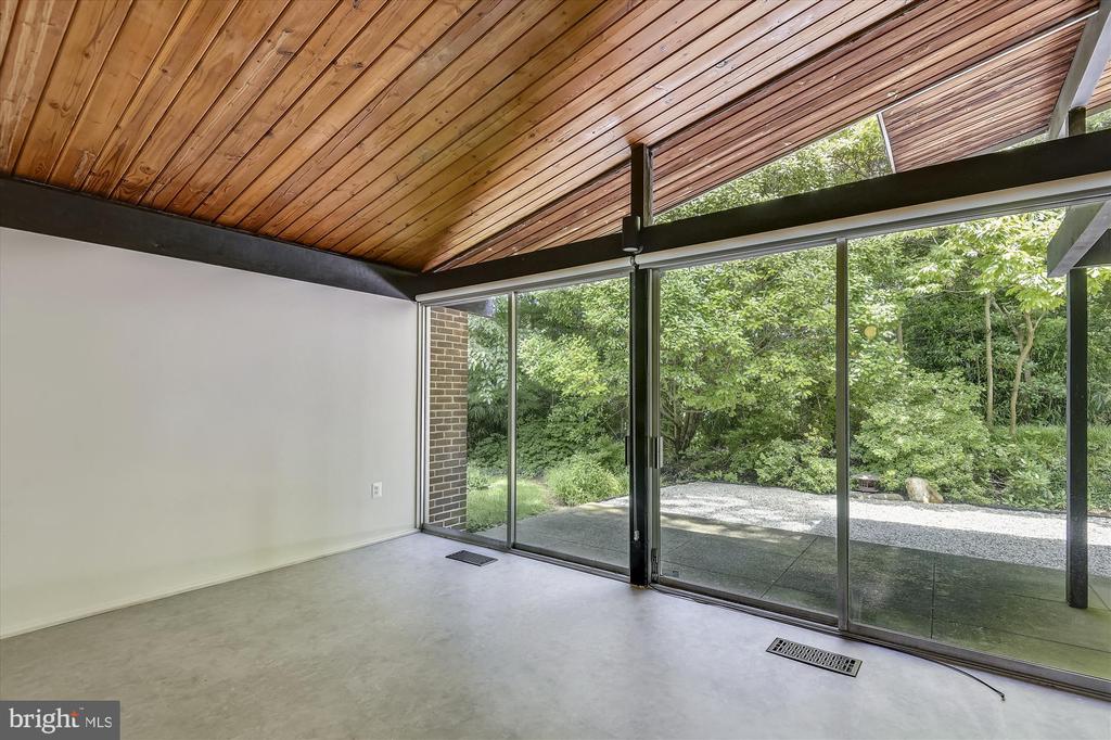 400 W WINDSOR AVENUE