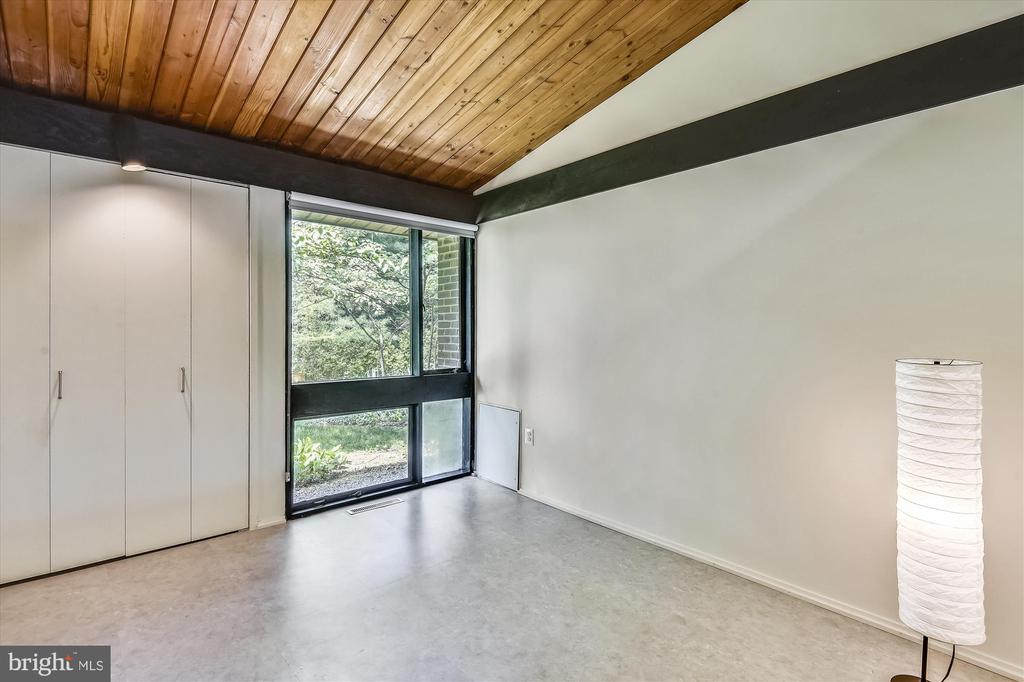 400 W WINDSOR AVENUE